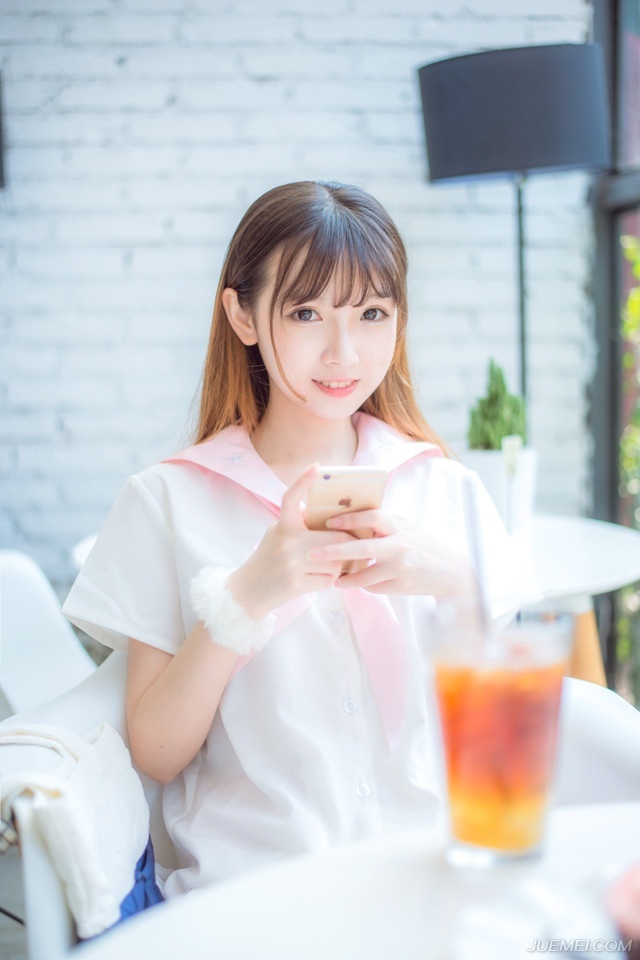 娜娜问我，那你朋友有对你说些什么吗？我说，我只看望过他一次，时间特别短，他问了问我的情况，说，你快回去吧，这都录着呐，估计这次是够呛了。死倒是没有什么可怕的，怕的就是知道自己怎么死。你可要一定要死于意外啊，这样才不害怕。你知道什么最可怕，就是害怕。娜娜睁大了眼睛，说，有这么说自己朋友的吗？我说，你要习惯他，他这是真心祝福你。——韩寒《我想和这个世界谈谈》